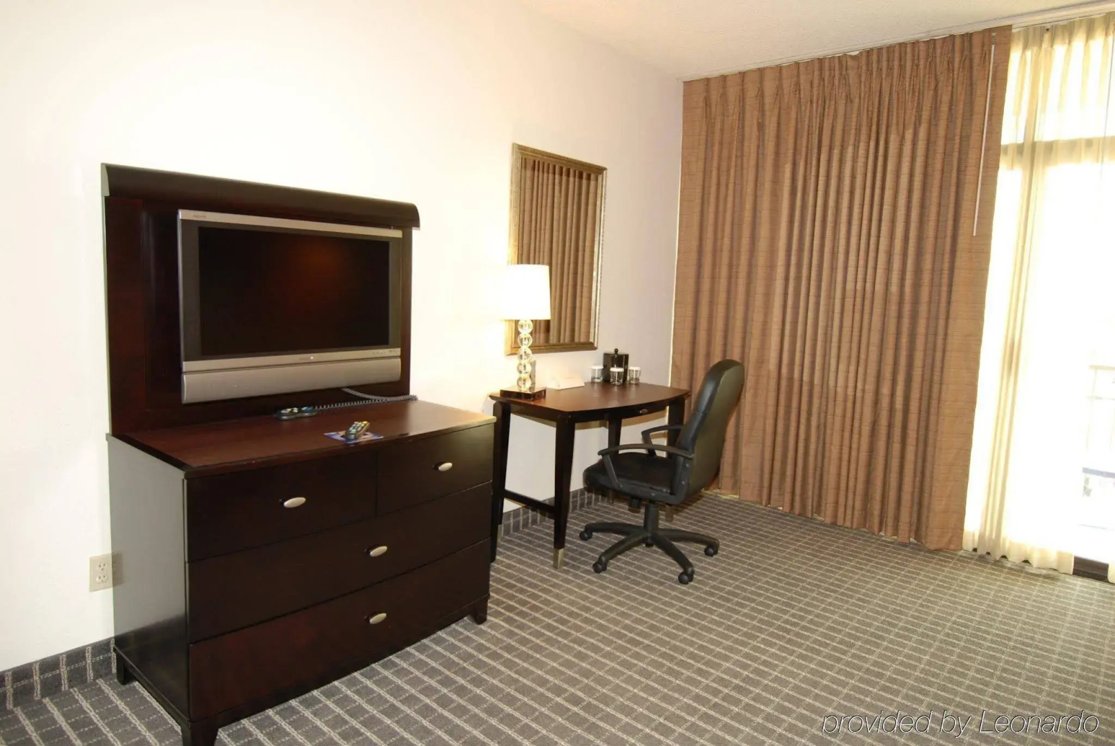 Photo - Oakland Airport Executive Hotel