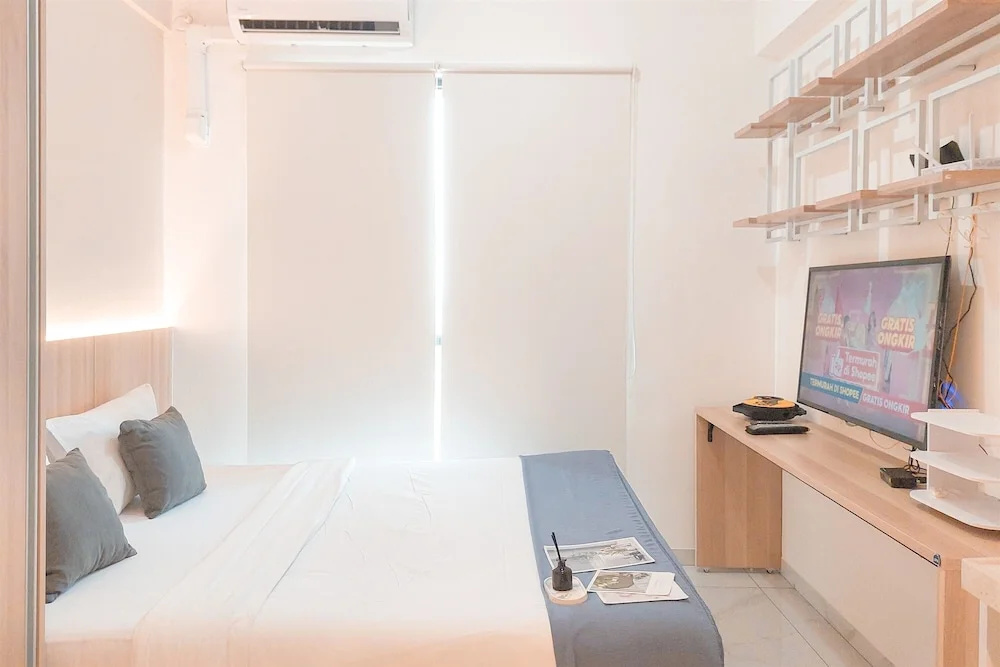 Good And Cozy Stay Studio At Sky House Alam Sutera Apartment