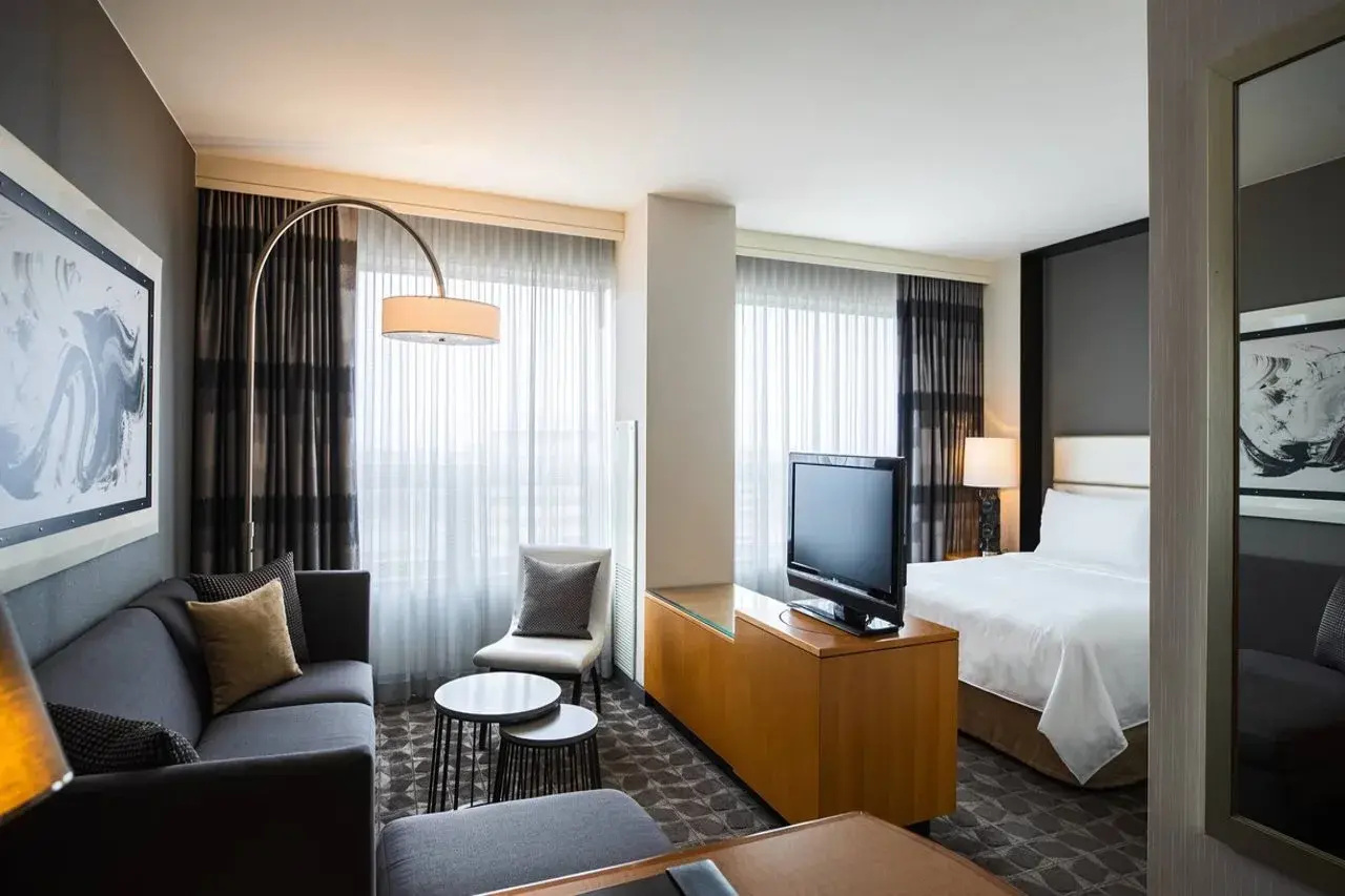 Photo - Renaissance Chicago O'Hare Suites Hotel
