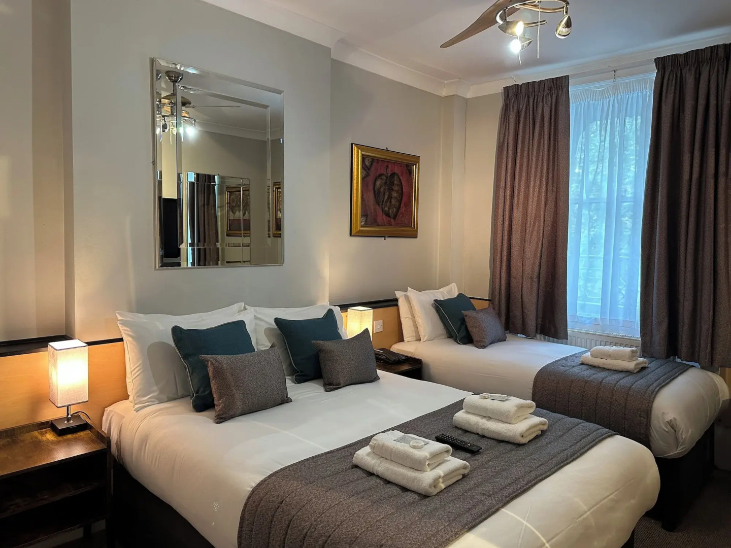 Photo - Tudor Court Hotel