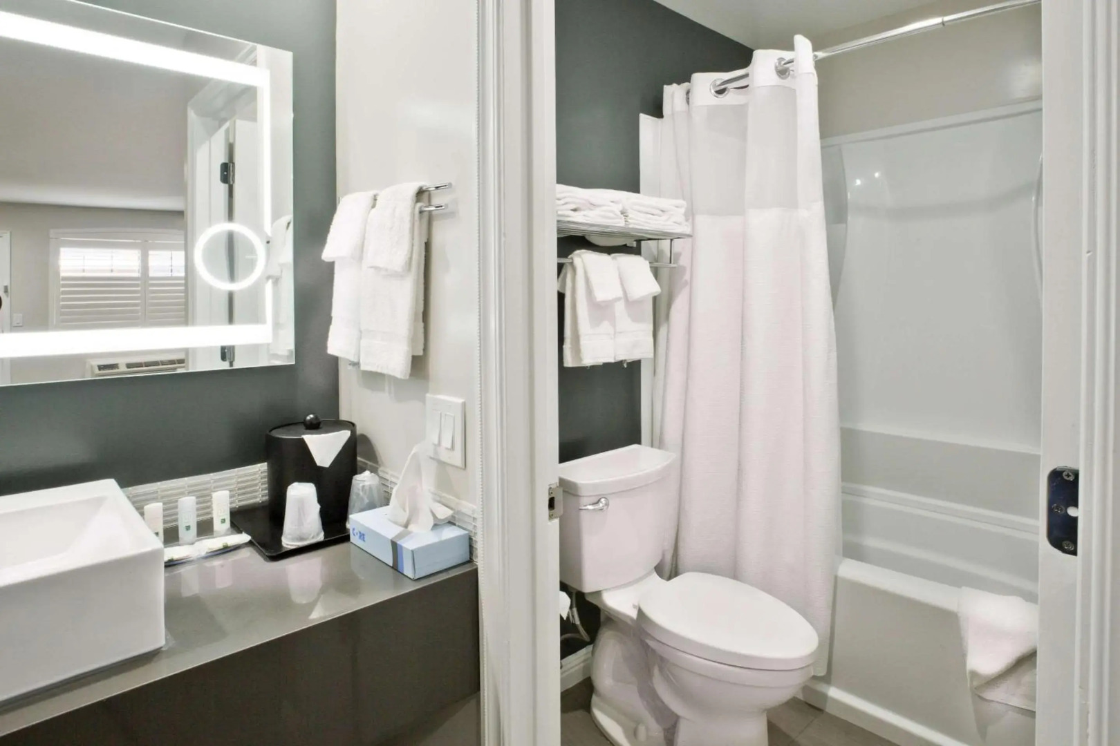 Foto - Bay Area Inn & Suites