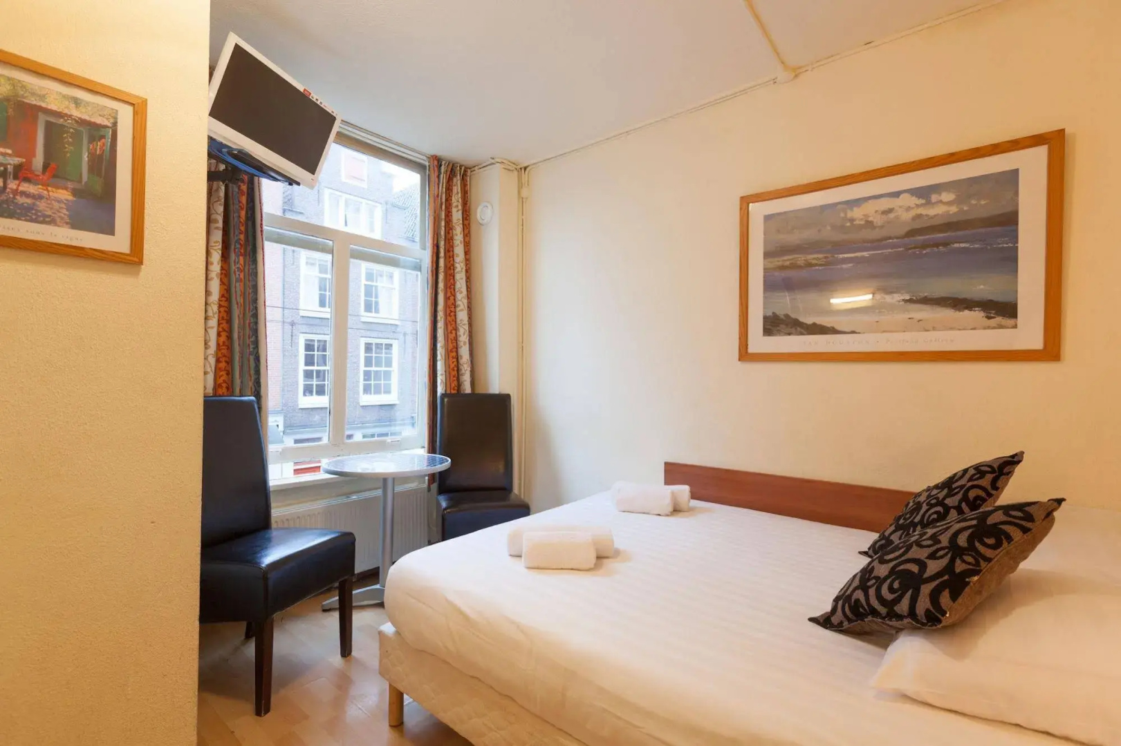 Photo - The Townhouse Hotel