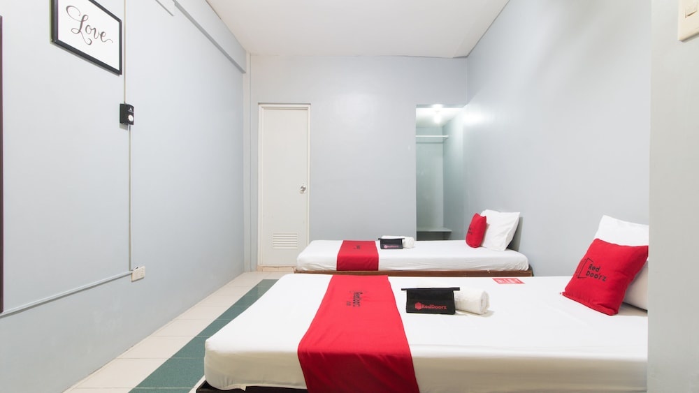 RedDoorz @ Teofila Lodge