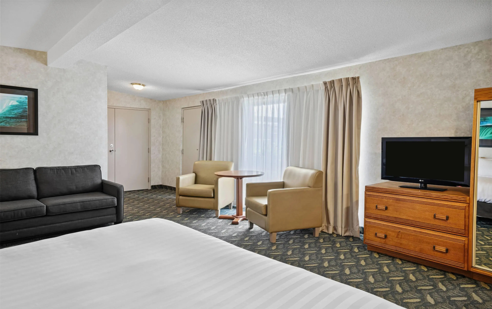 Photo - Travelodge by Wyndham Niagara Falls At the Falls