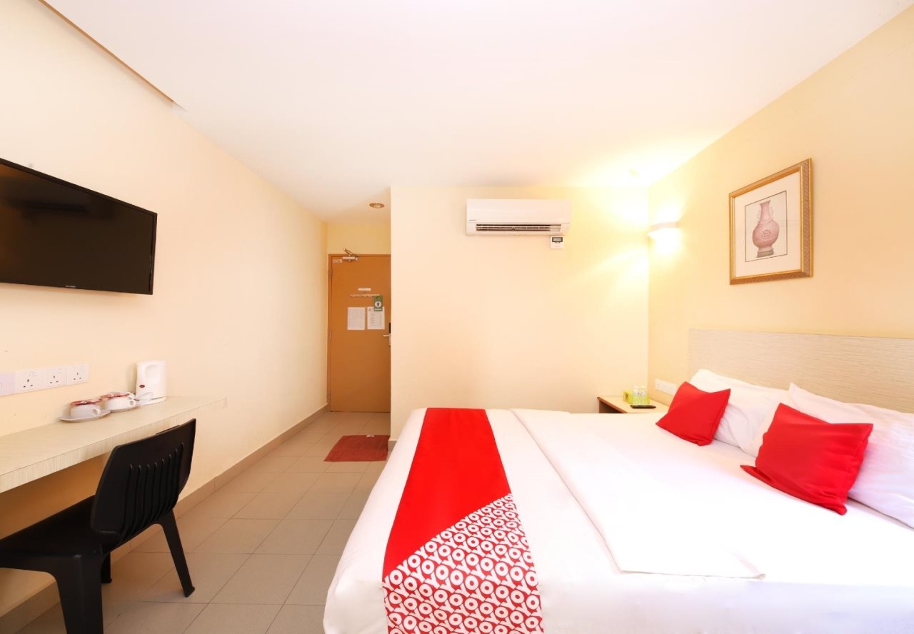 OYO 635 Seven Days Hotel