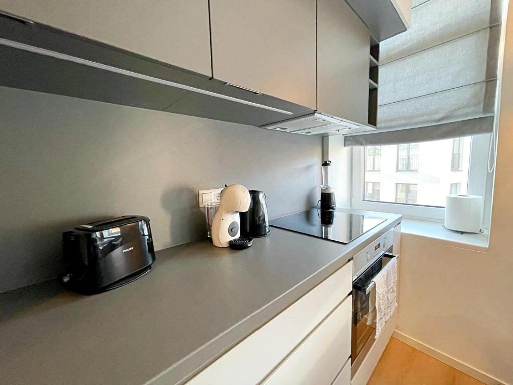 Comfortable 1 BD Old Town Apartment by Hostlovers
