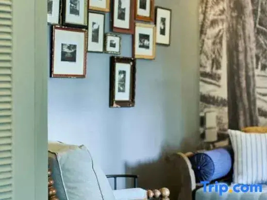 Photo - Lamandau House