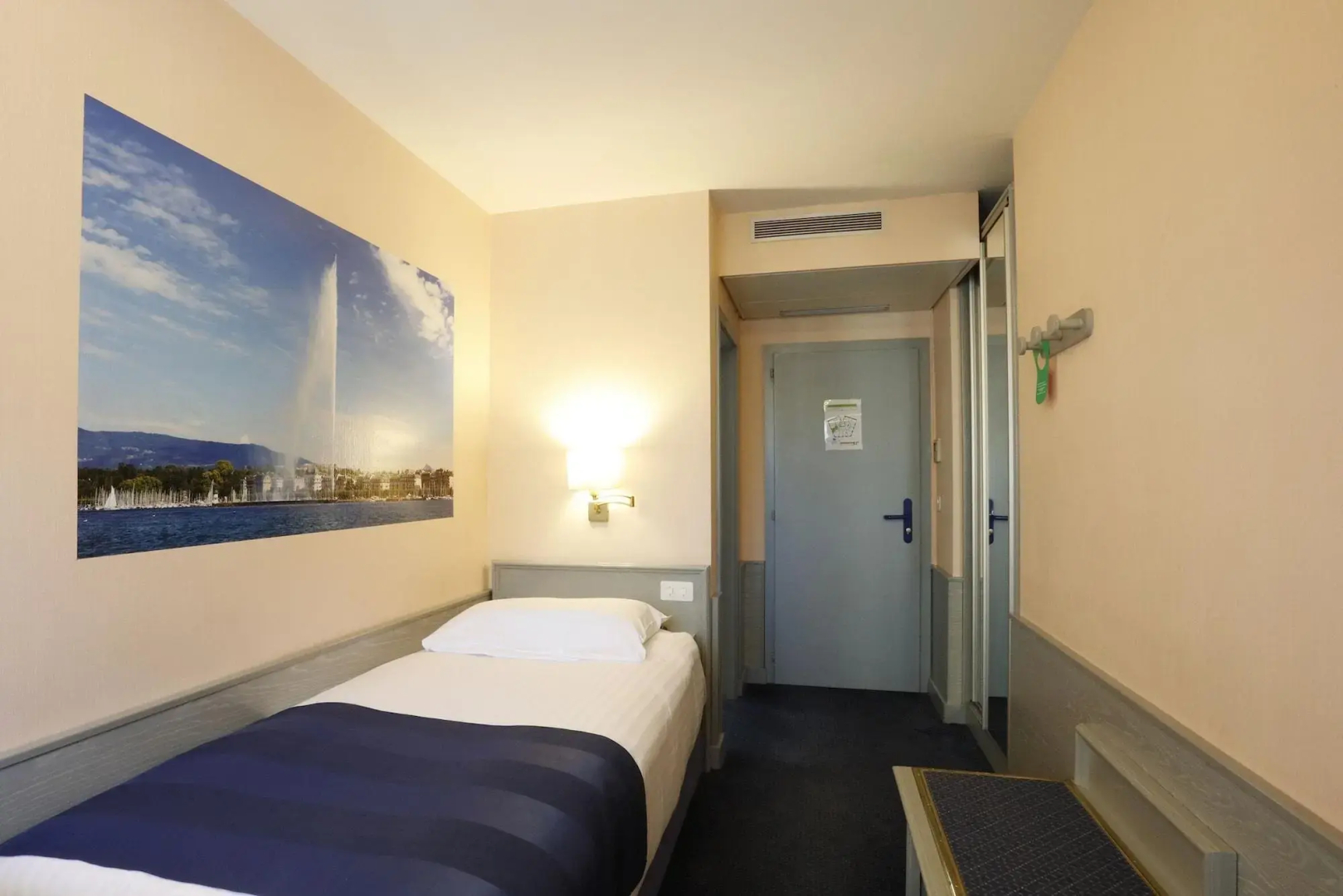 Photo - Hotel Montbrillant