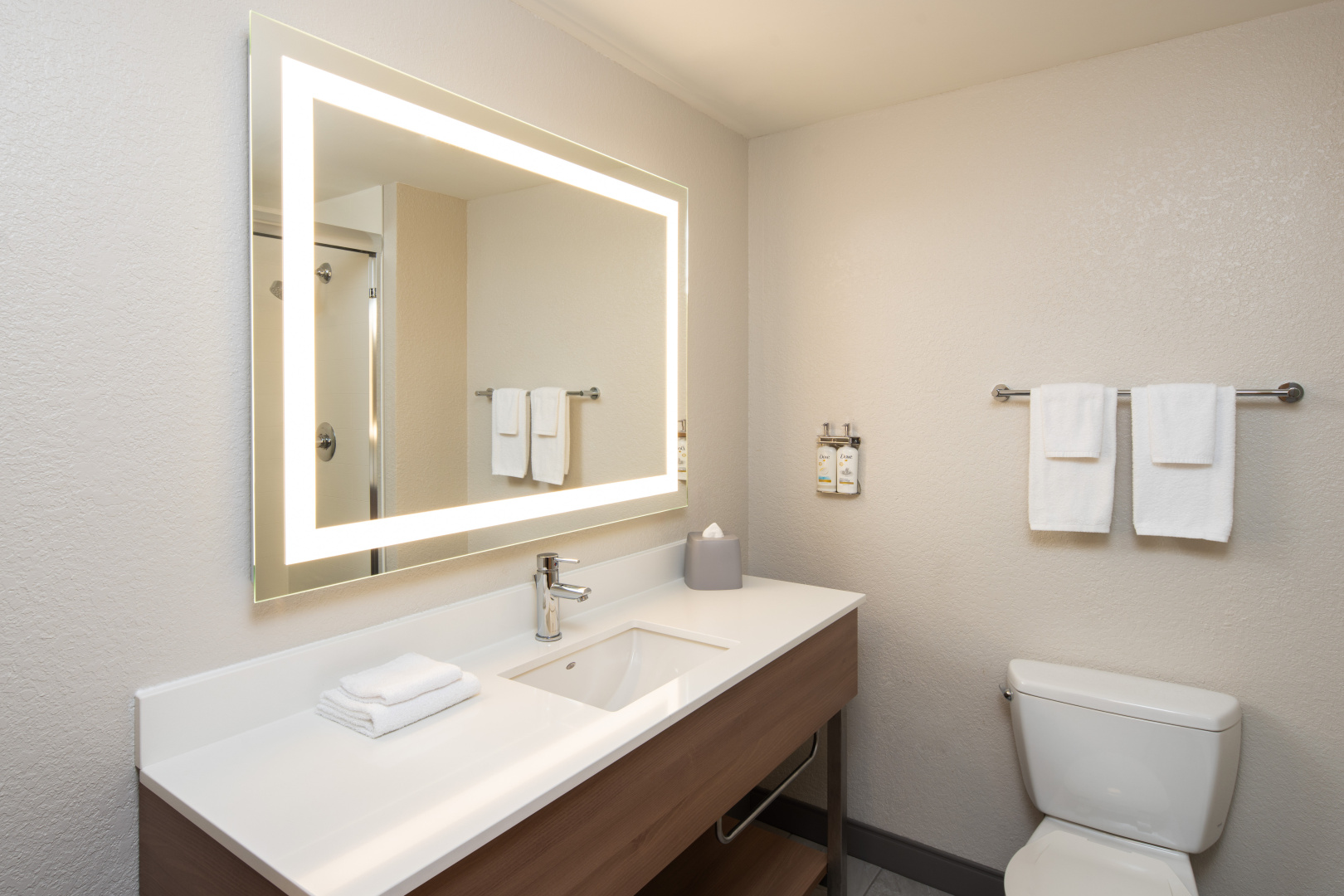 Photo - Holiday Inn Express Miami Airport Blue Lagoon Area by IHG