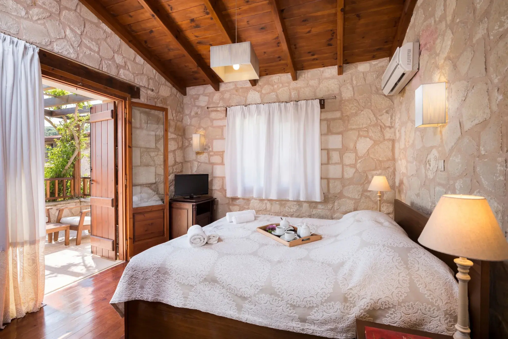 Photo - Spilia Village Hotel & Villas