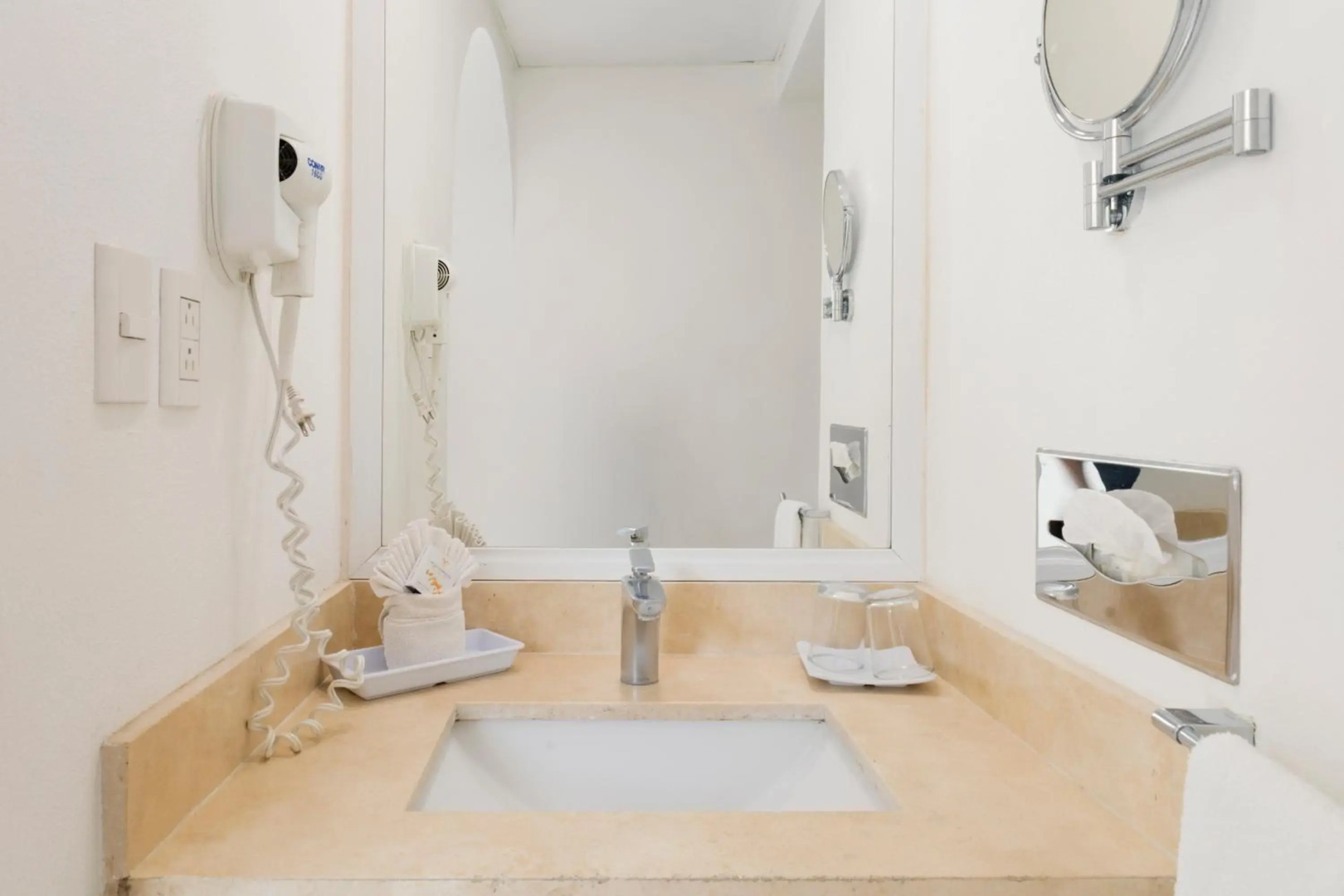 Photo - Hotel Amber Sukhumvit 85