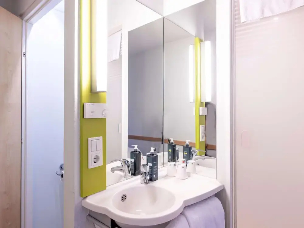 Photo - B&B HOTEL Erlangen-Tennenlohe