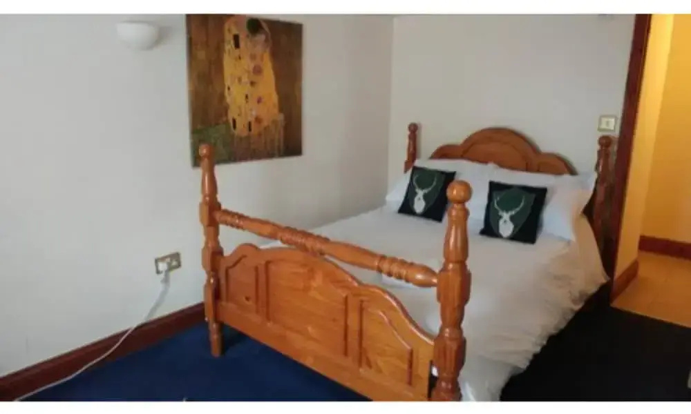 Photo - The Three Horseshoes - Inn