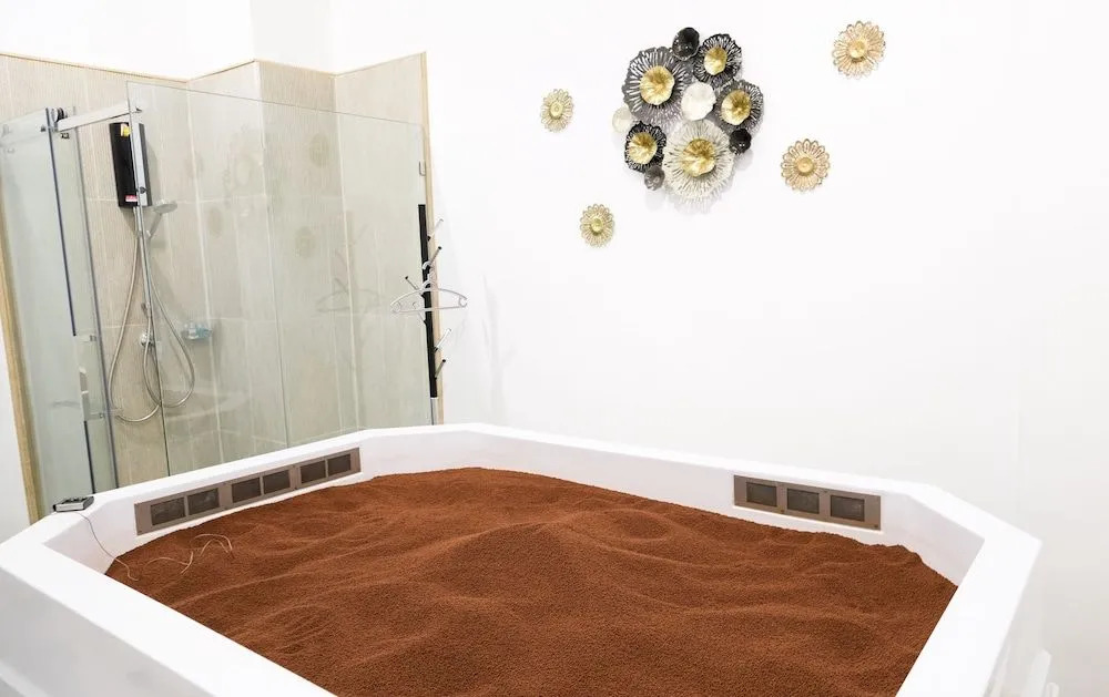 Photo - The Square 101