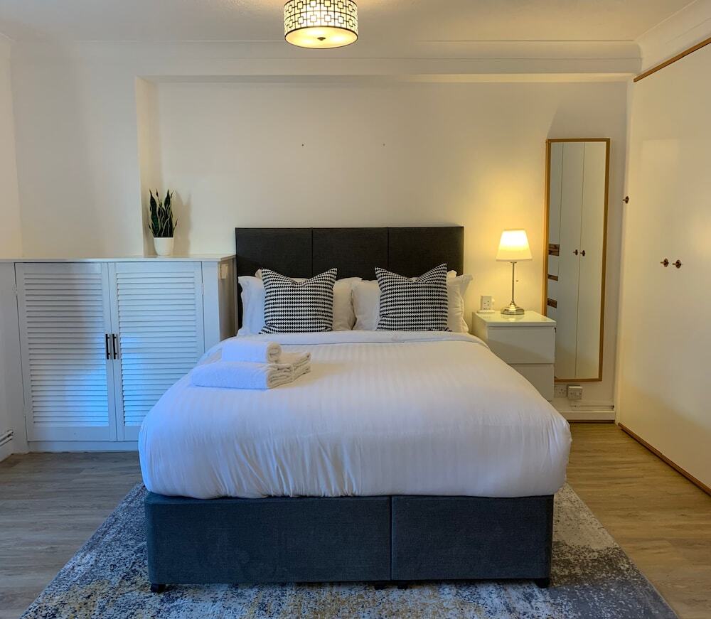 Photo - Marlyn Lodge – City of London