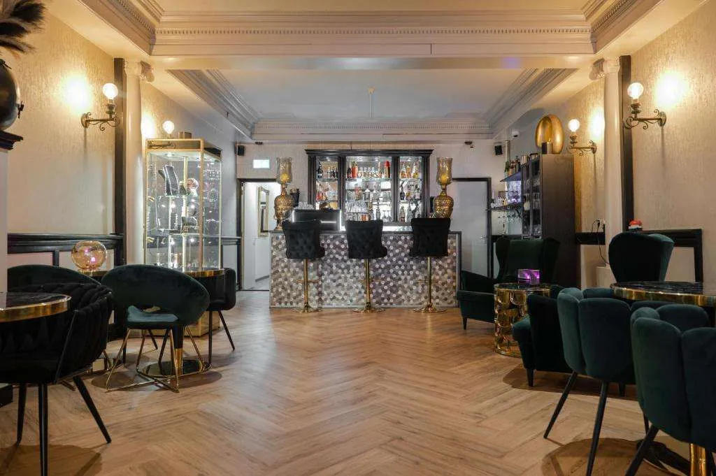 Photo - Hotel 83