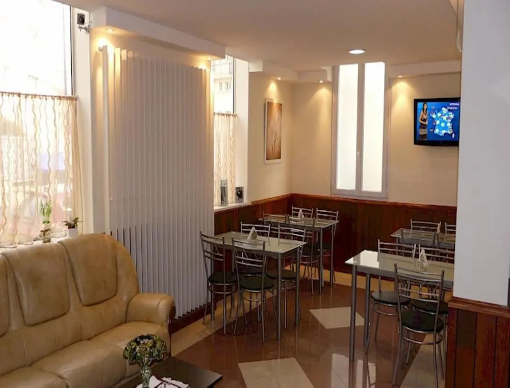 Photo - Hotel des Bains à 10 min de Paris