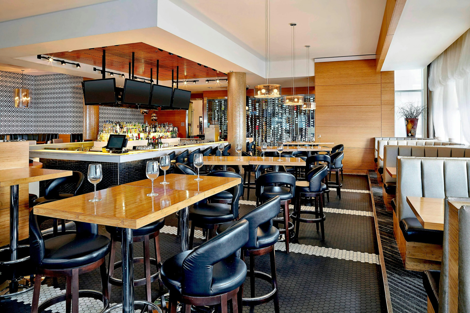 Photo - Four Points by Sheraton Calgary Airport