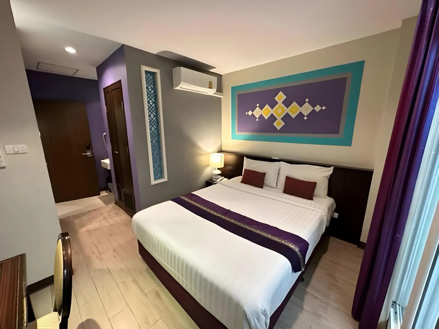 Photo - Sawasdee Hotel @ Sukhumvit Soi 8