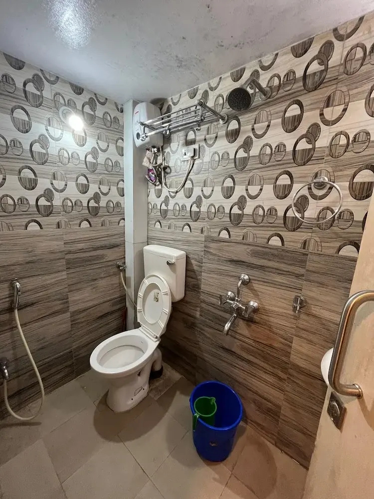 Photo - Red House Hostels - POWAI HOSTELS GROUPS