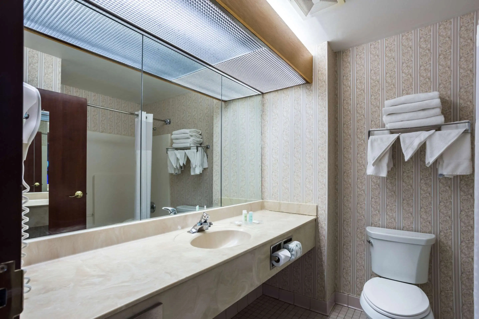 Photo - Comfort Suites New Orleans East