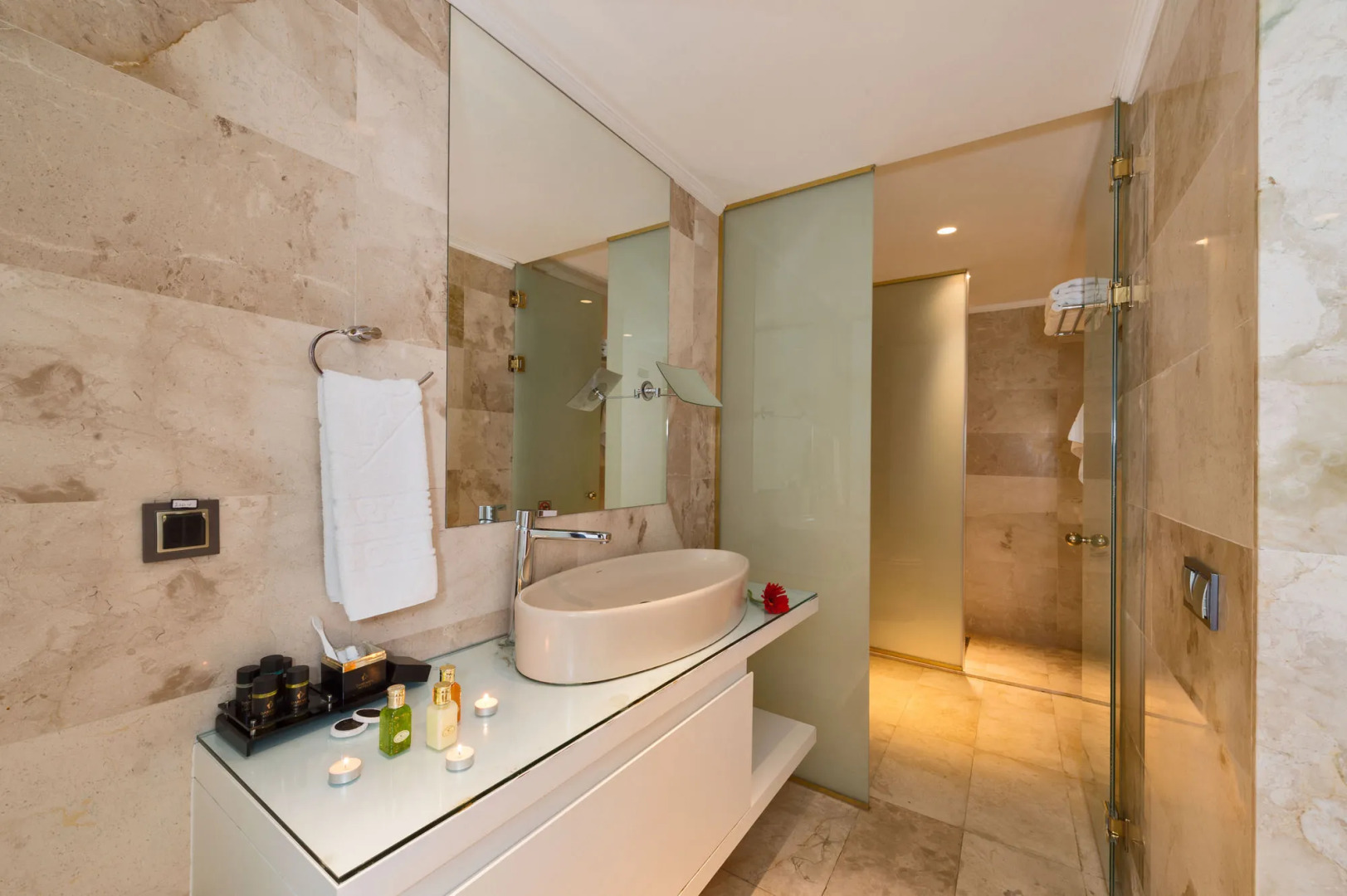 Photo - Darkmen Hotel 2