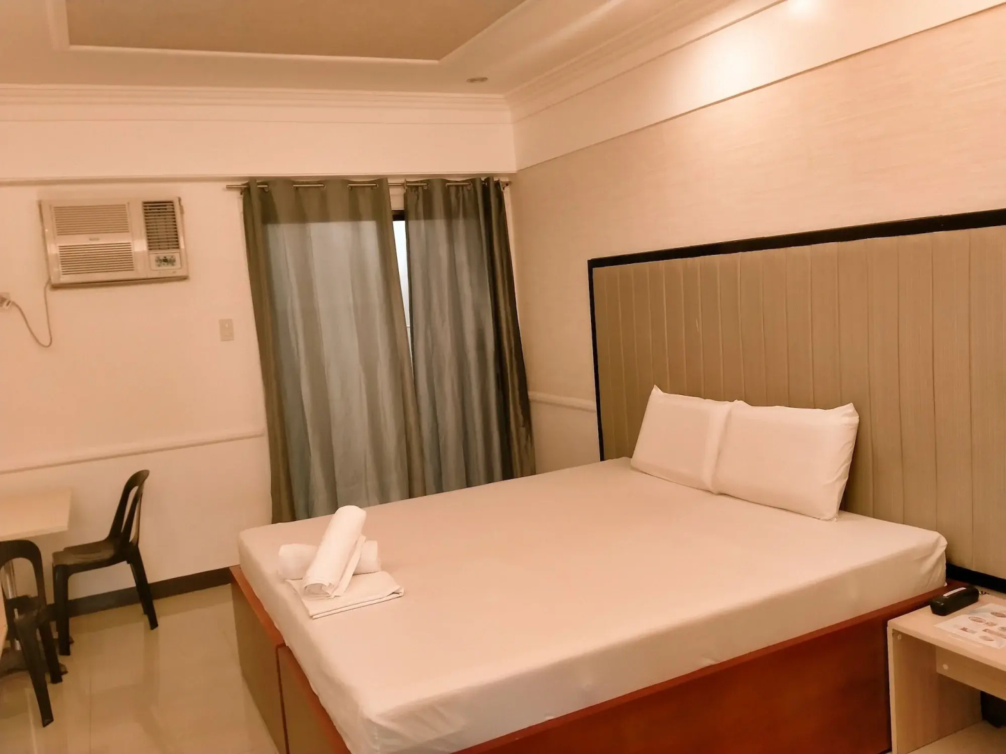 Foto - S and M Hotel Inc.