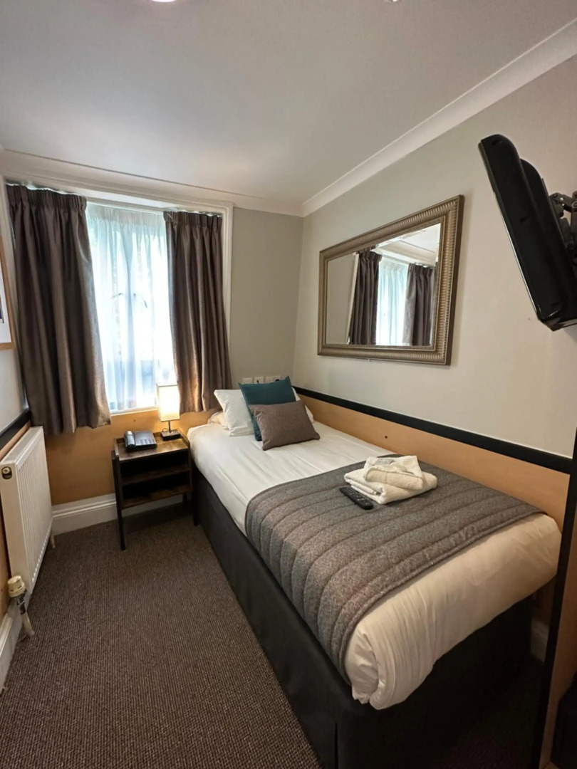 Photo - Tudor Court Hotel