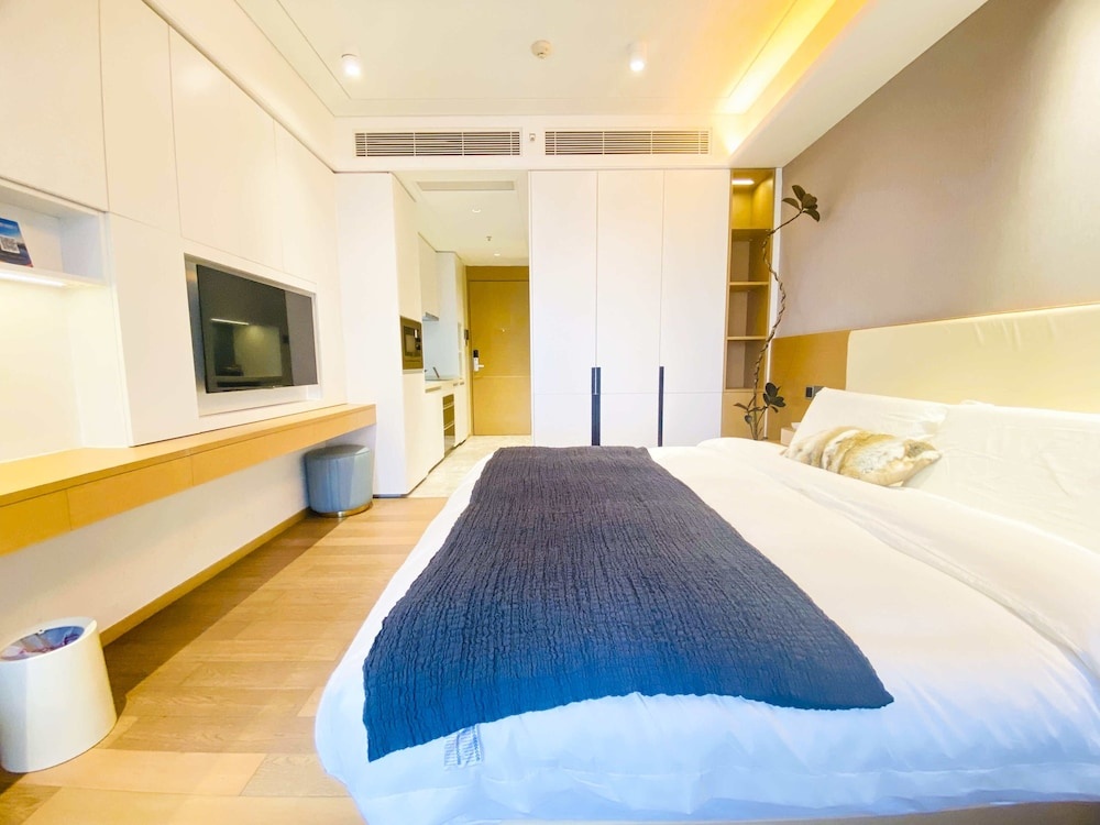 Rho Hotel