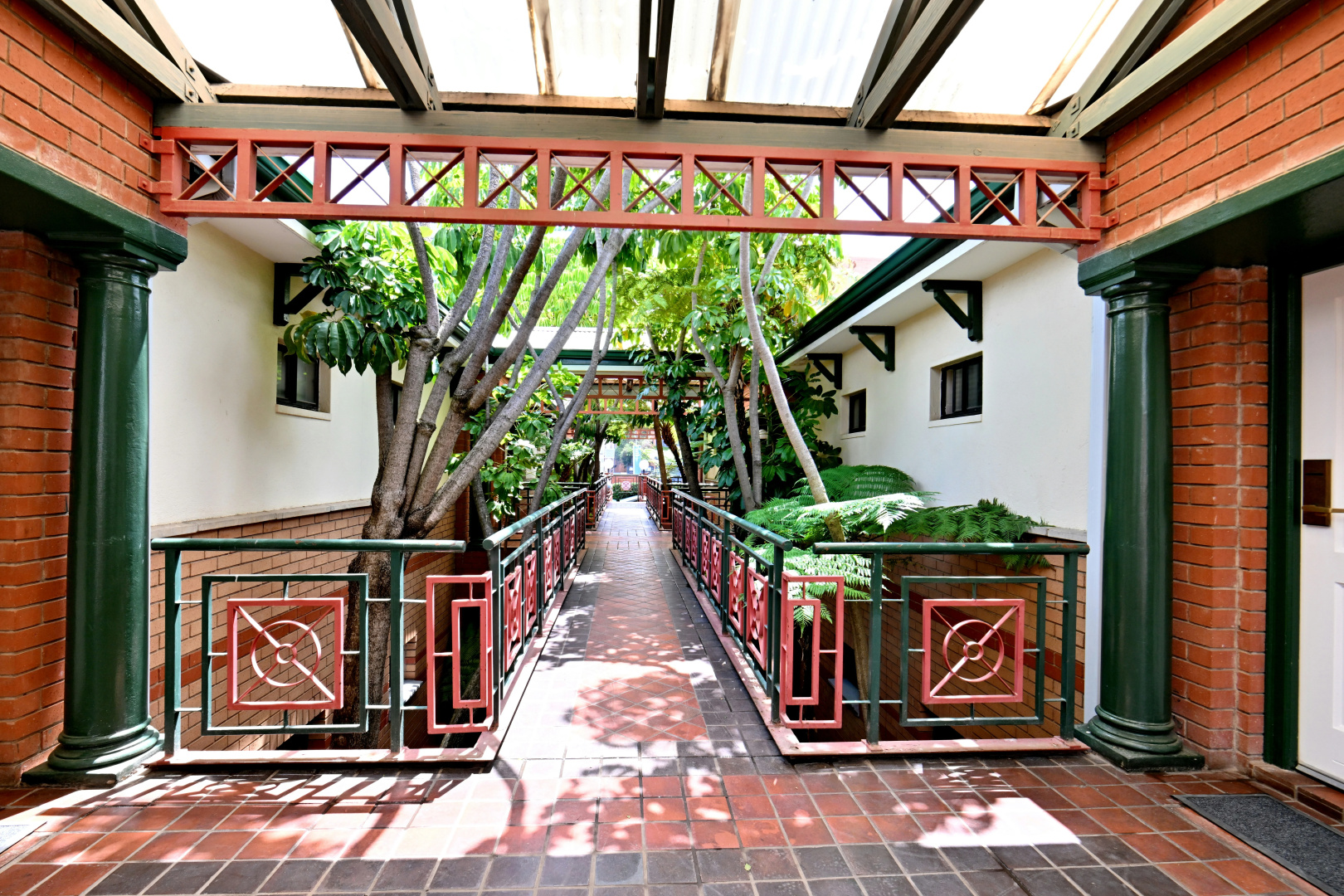 Photo - Courtyard Hotel Rosebank