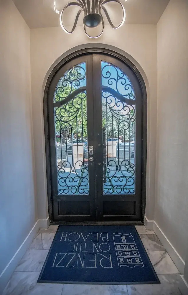 Photo - Renzzi On The Beach