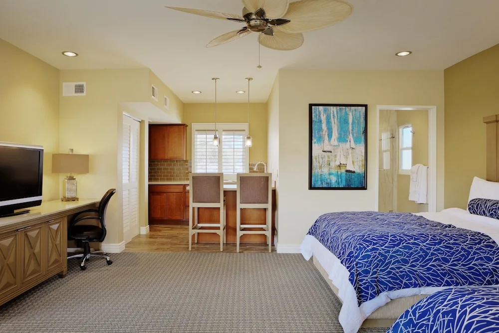 Photo - Pacific Shores Inn