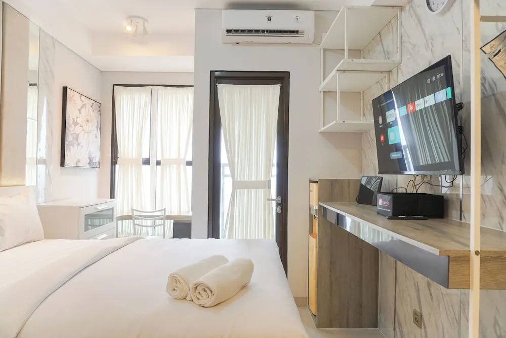 Modern Look And Nice Studio Transpark Bintaro Apartment