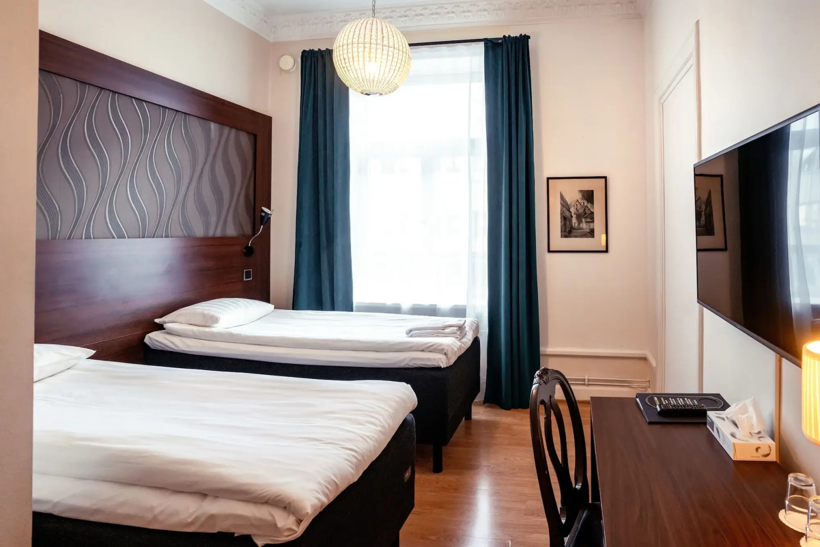 Photo - Queen's Hotel by First Hotels