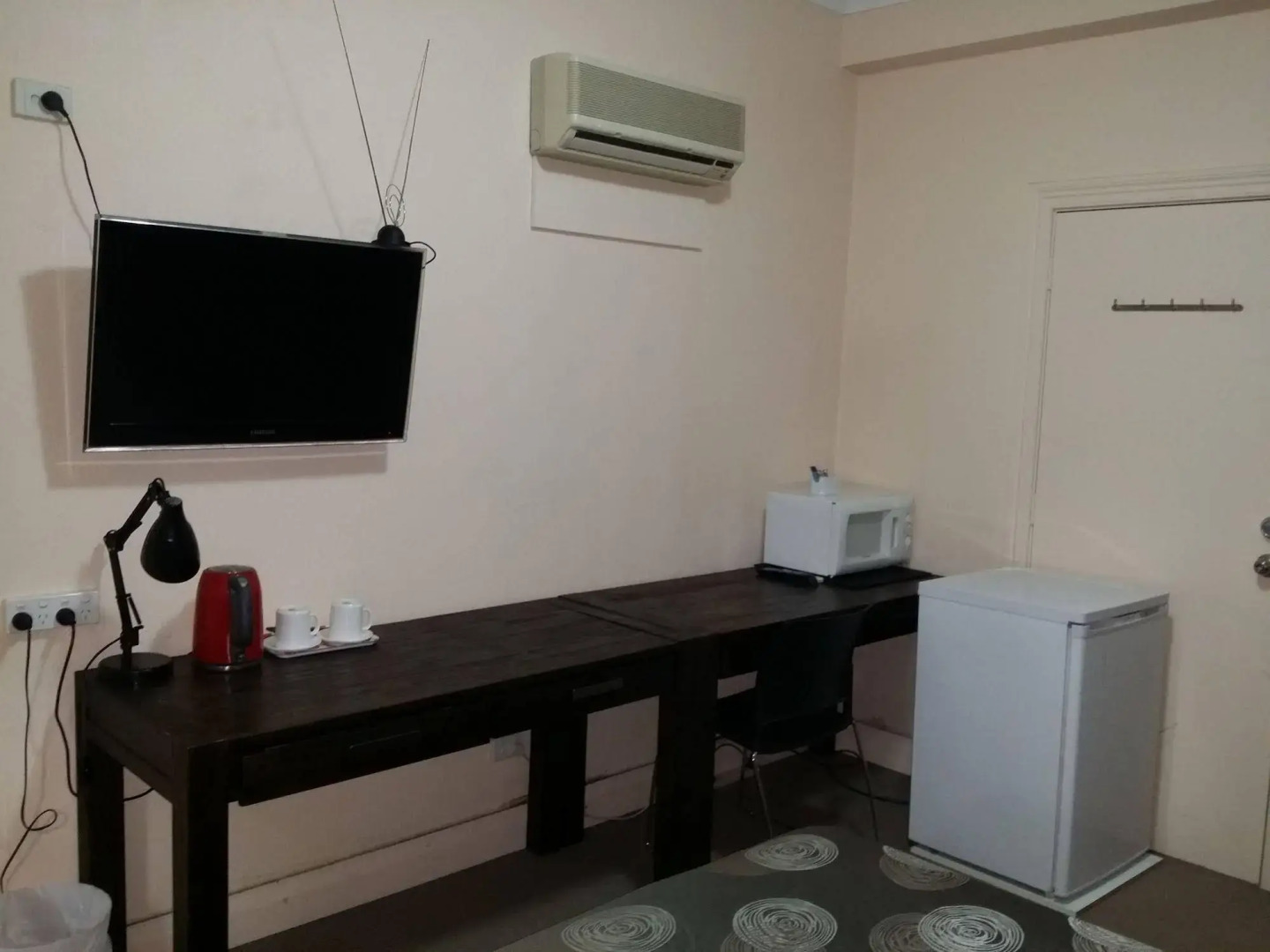 Photo - Hampton Court Apartments