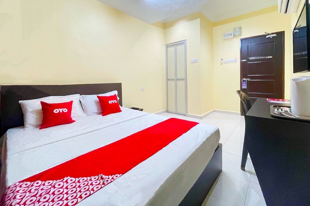 OYO 90369 Safari Hotel Lumut