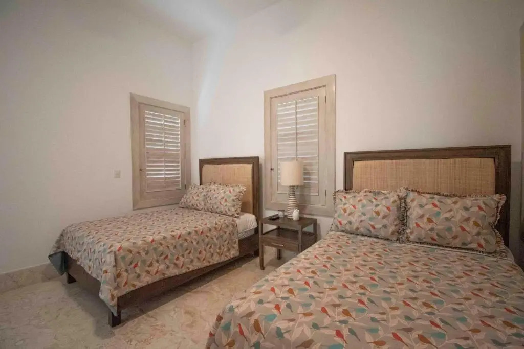 Foto - Stylish fully-staffed villa near beach and lagoons in exclusive golf resort