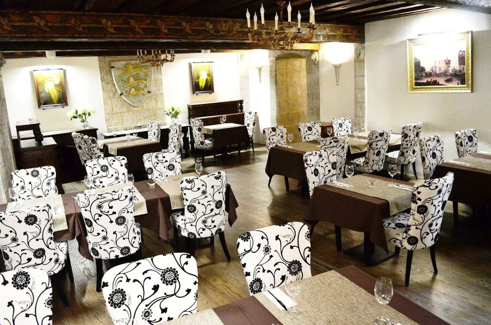 Photo - Three Crowns Residents