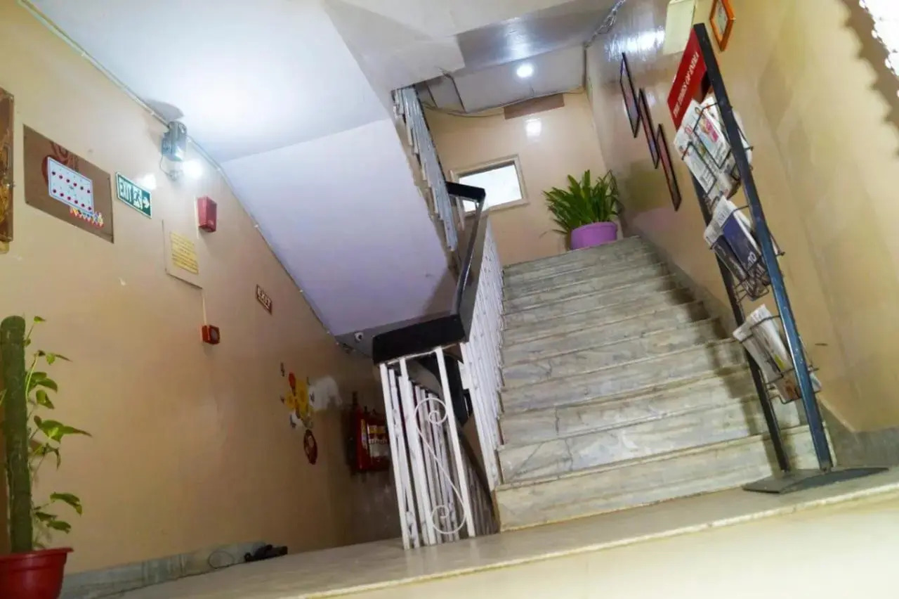 Photo - Hotel De Hocks Deluxe - New Delhi Railway Station