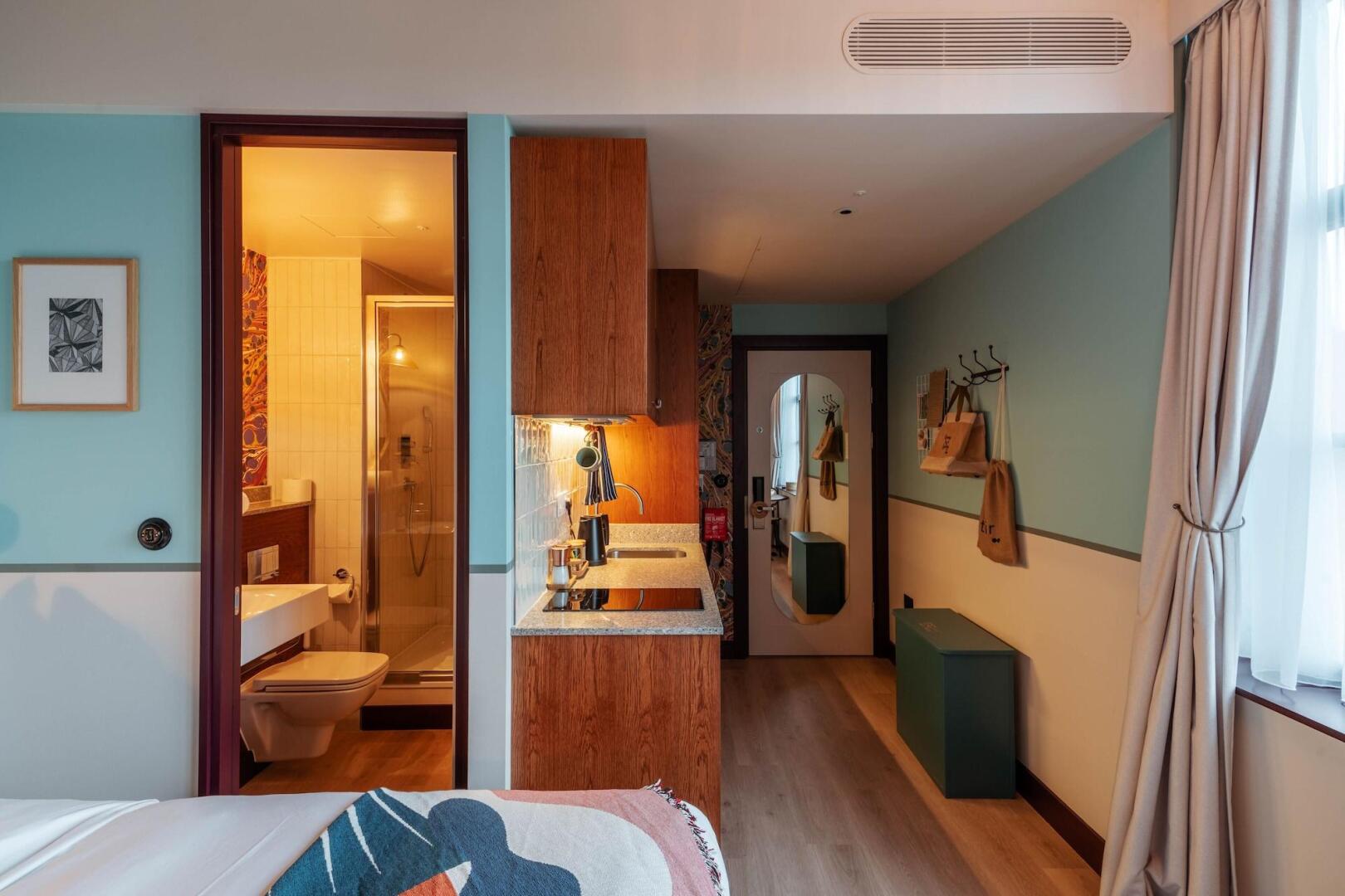 Photo - room2 London Chiswick Hometel