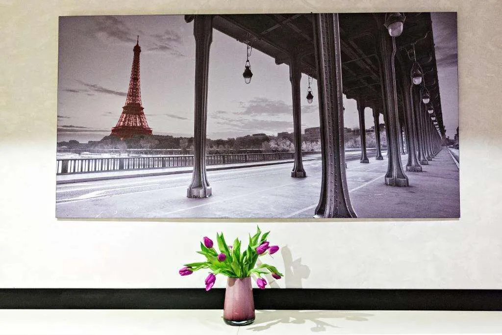 Photo - Modern Hotel