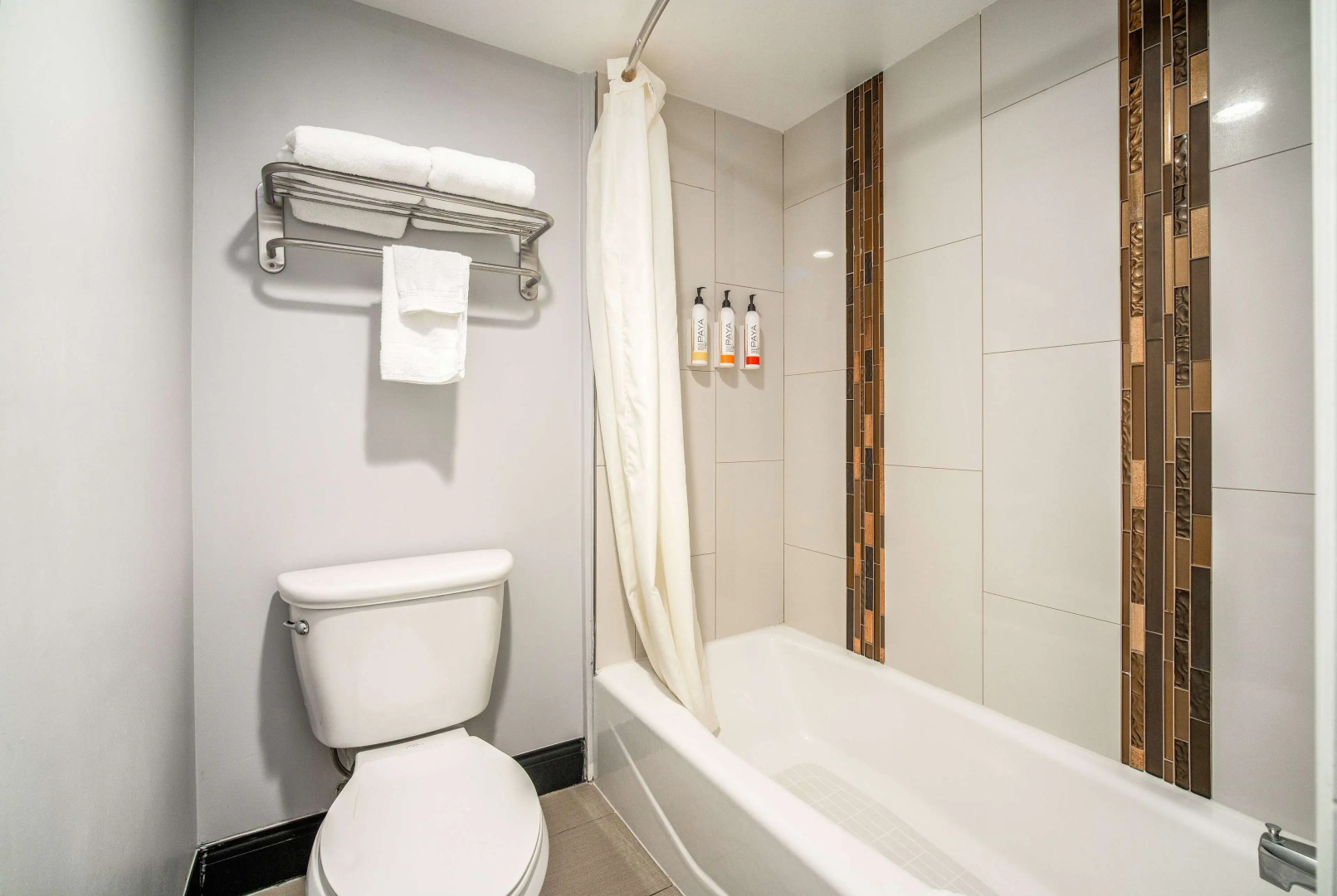 Photo - Travelodge Inn & Suites by Wyndham Bell Los Angeles Area