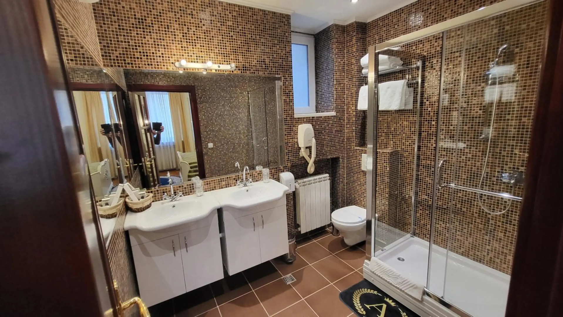 Photo - Queen's Astoria Design Hotel