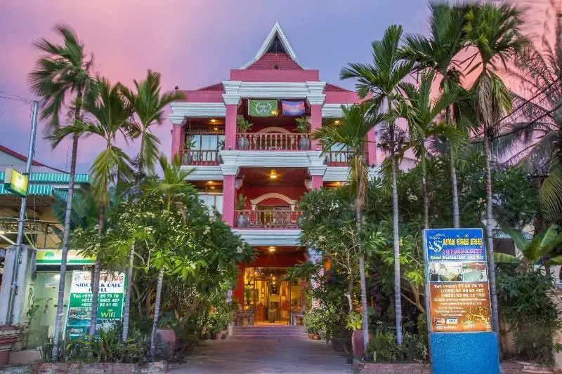 Photo - Side Walk Hotel