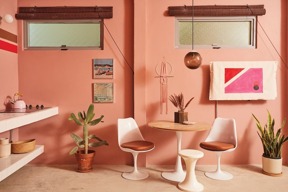 MOOD HAUS by DW - 70's Retro Stays