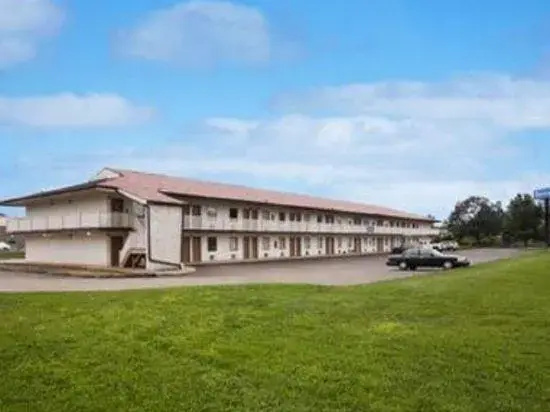 Photo - Hilltop Inn
