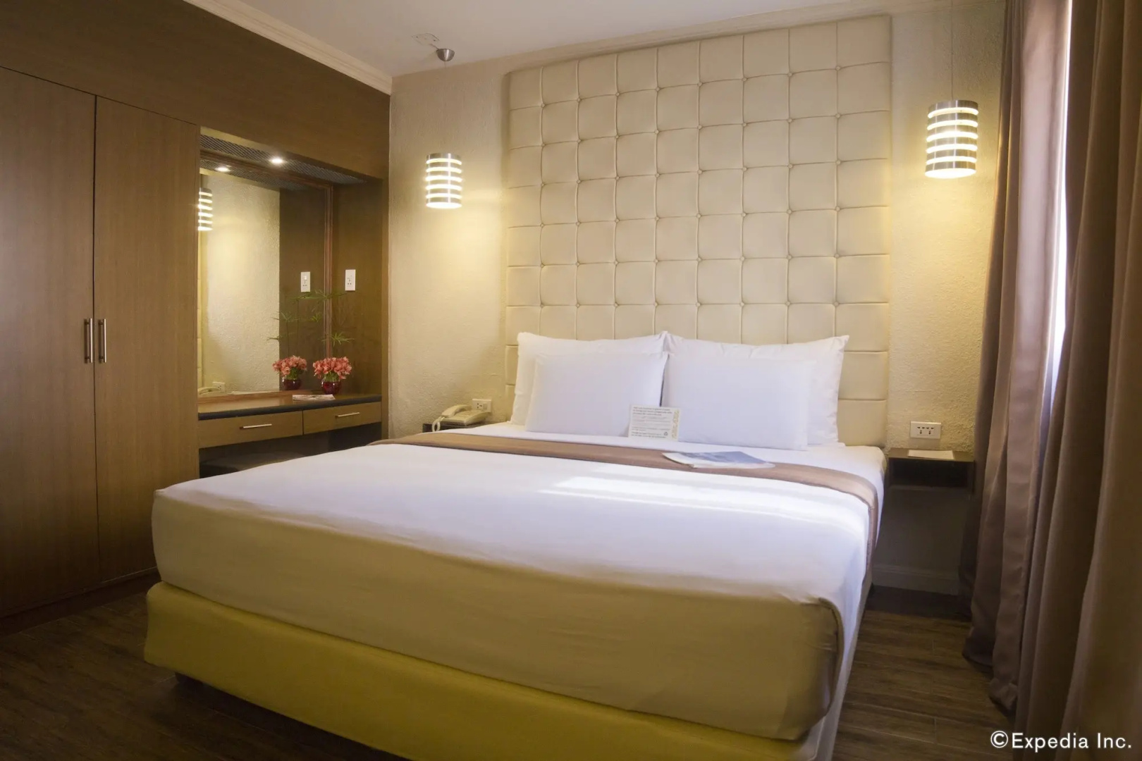 Photo - Rothman Hotel