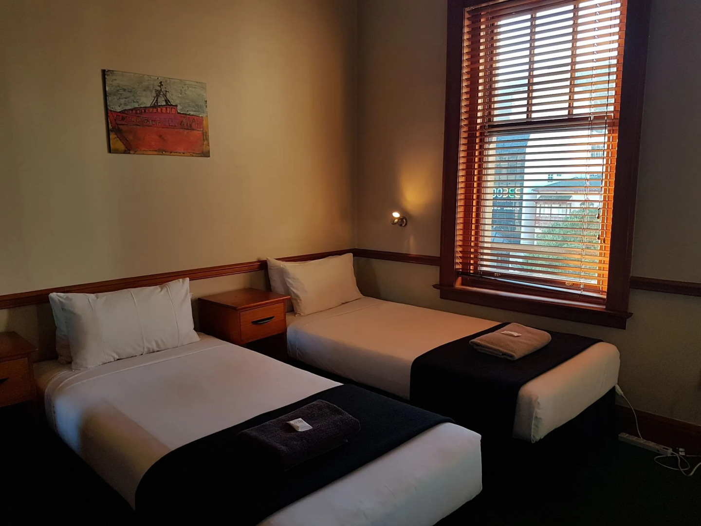 Photo - The Cambridge Hotel & Backpackers