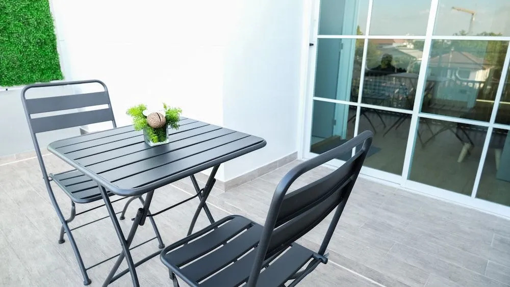 Photo - The Square 101