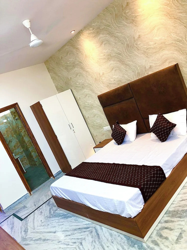 The Highclass Hotel